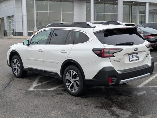 Crystal White Pearl 2022 Subaru Outback Touring