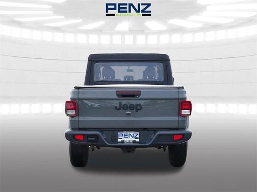 2022 Jeep Gladiator Sport
