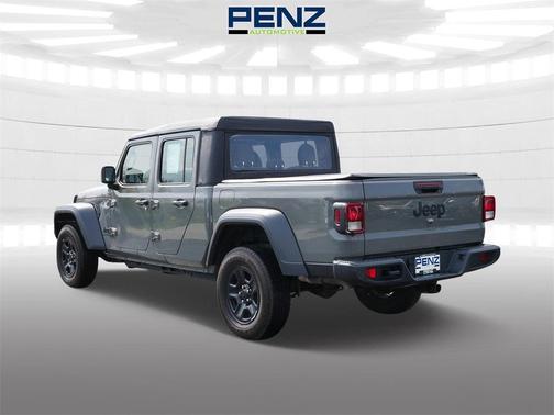 2022 Jeep Gladiator Sport