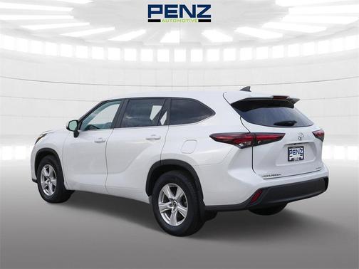 2024 Toyota Highlander LE