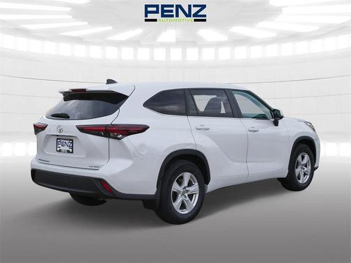 2024 Toyota Highlander LE