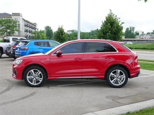 2022 Audi Q3 45 S line Premium