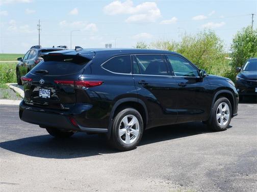 2022 Toyota Highlander LE
