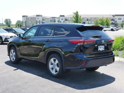 2022 Toyota Highlander LE