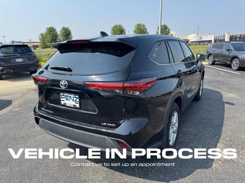 2022 Toyota Highlander LE