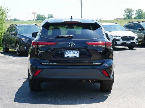 2022 Toyota Highlander LE