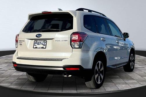Crystal White Pearl 2018 Subaru Forester 2.5i Premium