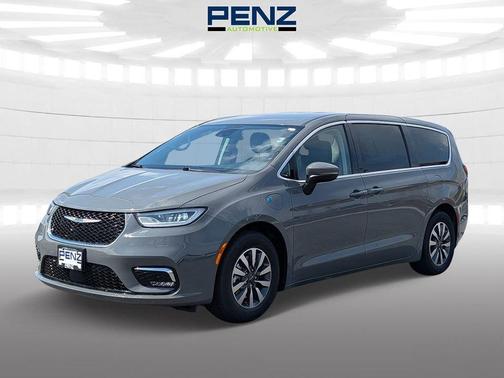 2023 Chrysler Pacifica Hybrid Touring L