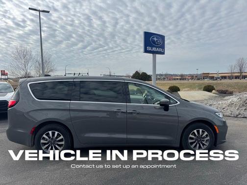 2023 Chrysler Pacifica Hybrid Touring L