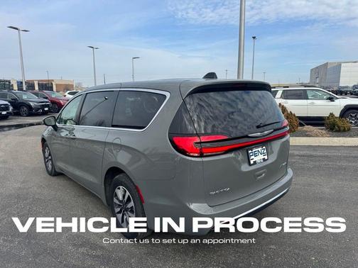 2023 Chrysler Pacifica Hybrid Touring L