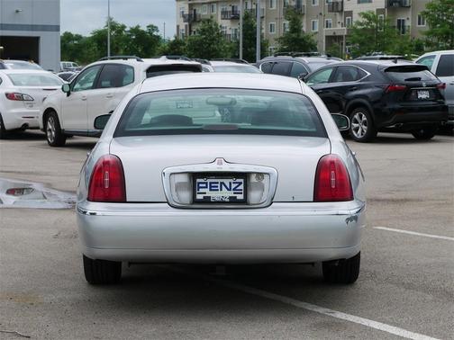 2002 Lincoln Town Car Signature
