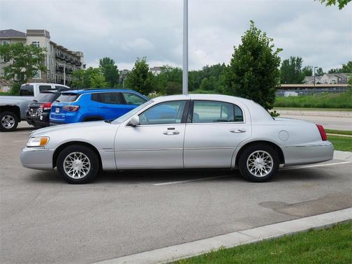 2002 Lincoln Town Car Signature