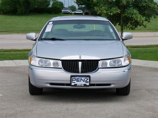 2002 Lincoln Town Car Signature