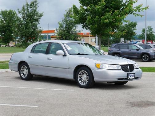 2002 Lincoln Town Car Signature