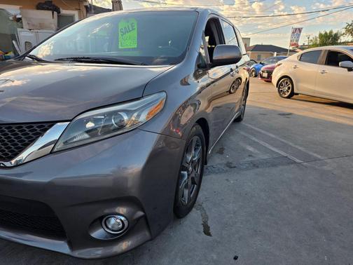 2017 Toyota Sienna SE