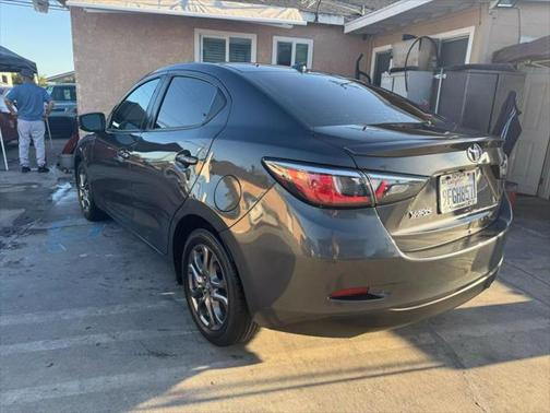 2020 Toyota Yaris Sedan LE