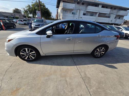 Brilliant Silver Metallic 2021 Nissan Versa 1.6 SV