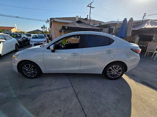 2019 Toyota Yaris Sedan LE