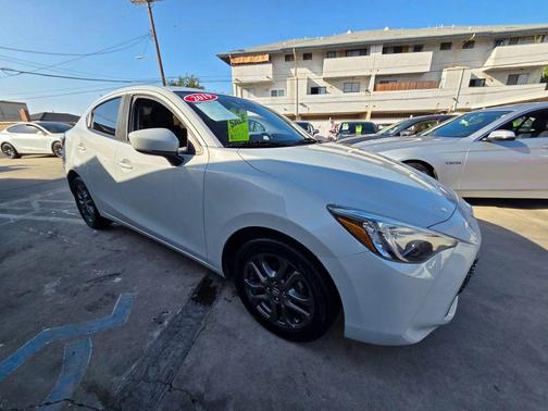 2019 Toyota Yaris Sedan LE