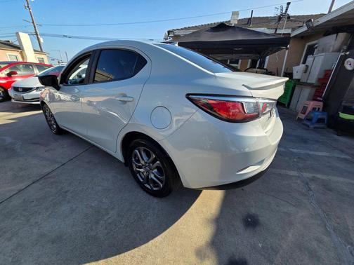 2019 Toyota Yaris Sedan LE