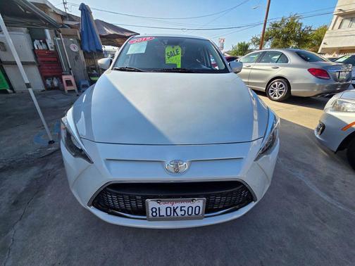 2019 Toyota Yaris Sedan LE