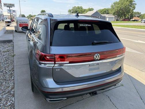 Platinum Gray Metallic 2024 Volkswagen Atlas 2.0T SE