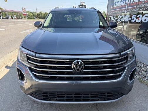 Platinum Gray Metallic 2024 Volkswagen Atlas 2.0T SE