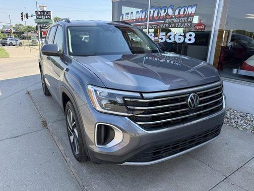 Platinum Gray Metallic 2024 Volkswagen Atlas 2.0T SE