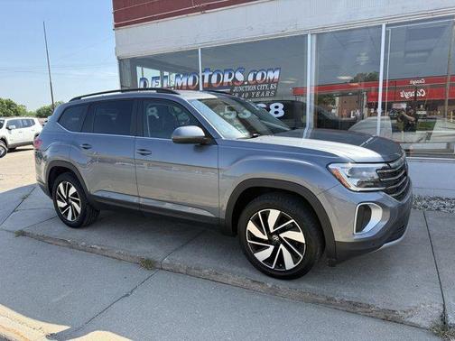 Platinum Gray Metallic 2024 Volkswagen Atlas 2.0T SE