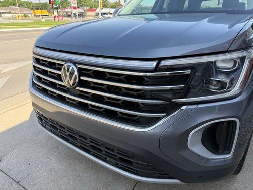Platinum Gray Metallic 2024 Volkswagen Atlas 2.0T SE