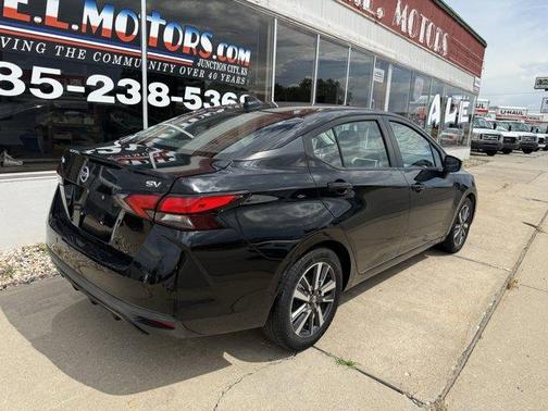 Super Black 2021 Nissan Versa 1.6 SV