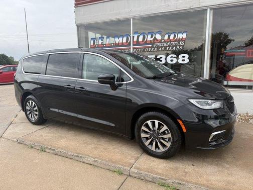2022 Chrysler Pacifica Hybrid Touring L