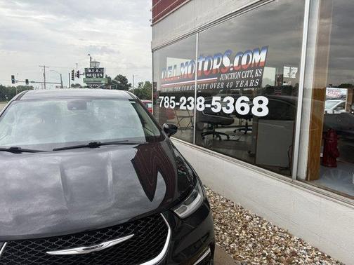 2022 Chrysler Pacifica Hybrid Touring L