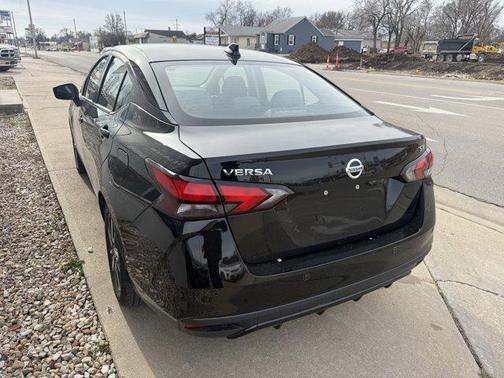 2021 Nissan Versa 1.6 SV