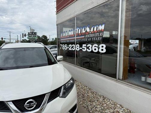 Moonlight White 2015 Nissan Rogue SV