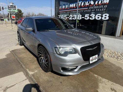 2018 Chrysler 300 S