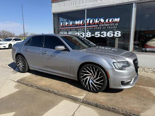 2018 Chrysler 300 S