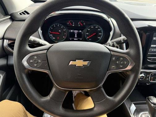 Silver Ice Metallic 2019 Chevrolet Traverse LS