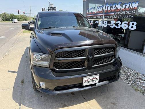 Brilliant Black Crystal Pearlcoat 2017 RAM 1500 Sport