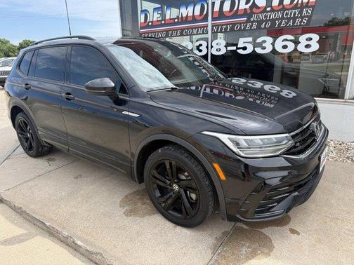 Deep Black Pearl Effect 2023 Volkswagen Tiguan 2.0T SE R-Line Black