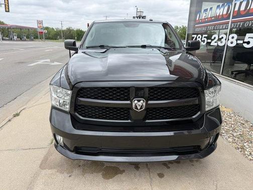 Brilliant Black Crystal Pearlcoat 2019 RAM 1500 Classic Express