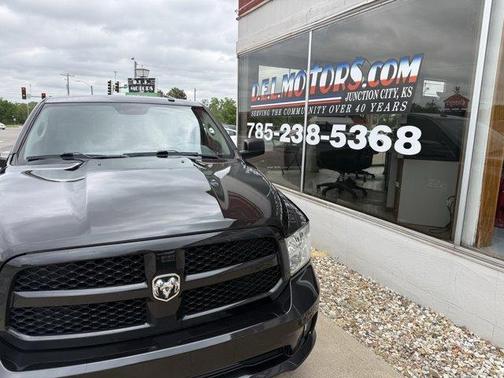 Brilliant Black Crystal Pearlcoat 2019 RAM 1500 Classic Express