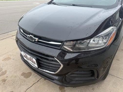 Mosaic Black Metallic 2020 Chevrolet Trax LS