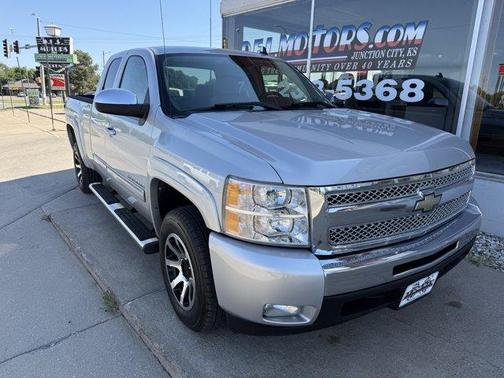 Sheer Silver Metallic 2011 Chevrolet Silverado 1500 LT