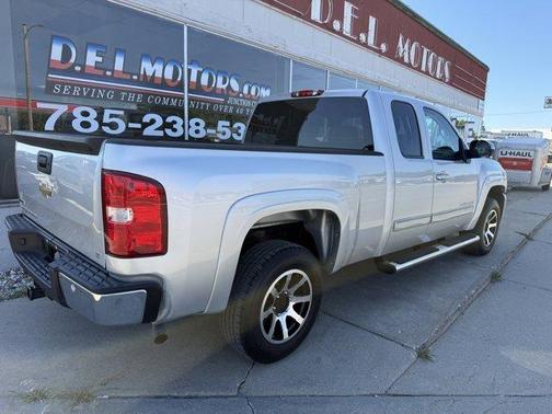 Sheer Silver Metallic 2011 Chevrolet Silverado 1500 LT