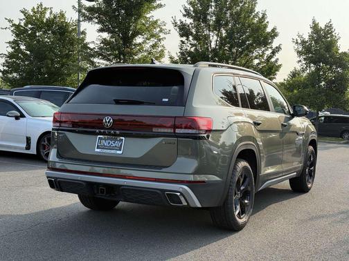 2025 Volkswagen Atlas 2.0T Peak Edition