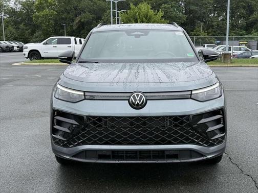 2025 Volkswagen Tiguan 2.0T SE R-Line Black 4MOTION