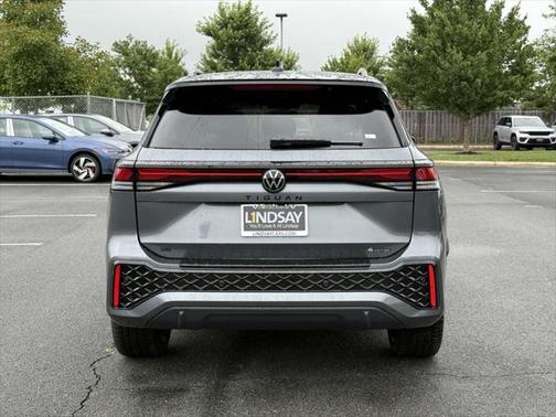 2025 Volkswagen Tiguan 2.0T SE R-Line Black 4MOTION