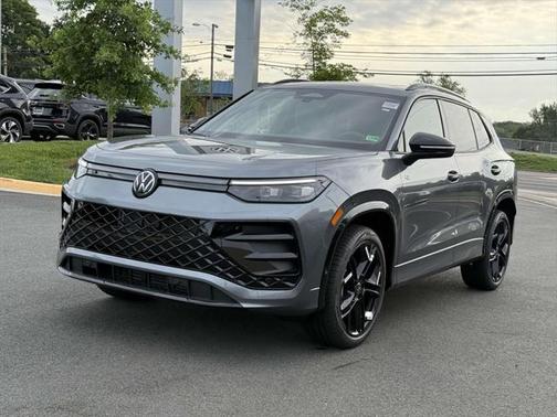 2025 Volkswagen Tiguan 2.0T SE R-Line Black 4MOTION