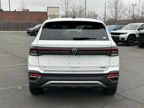 2025 Volkswagen Taos 1.5T SE